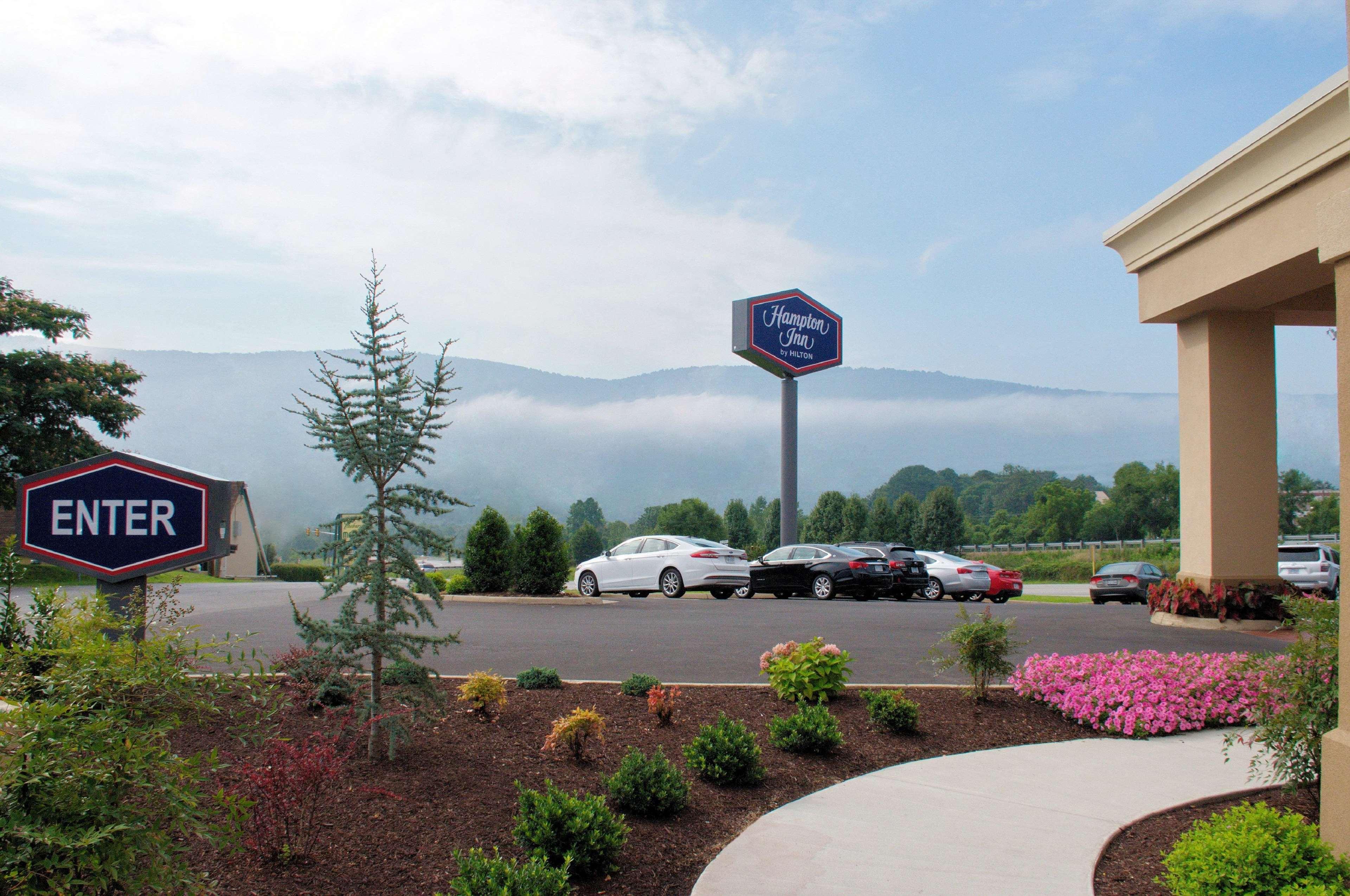 Hampton Inn Covington Va Exteriör bild