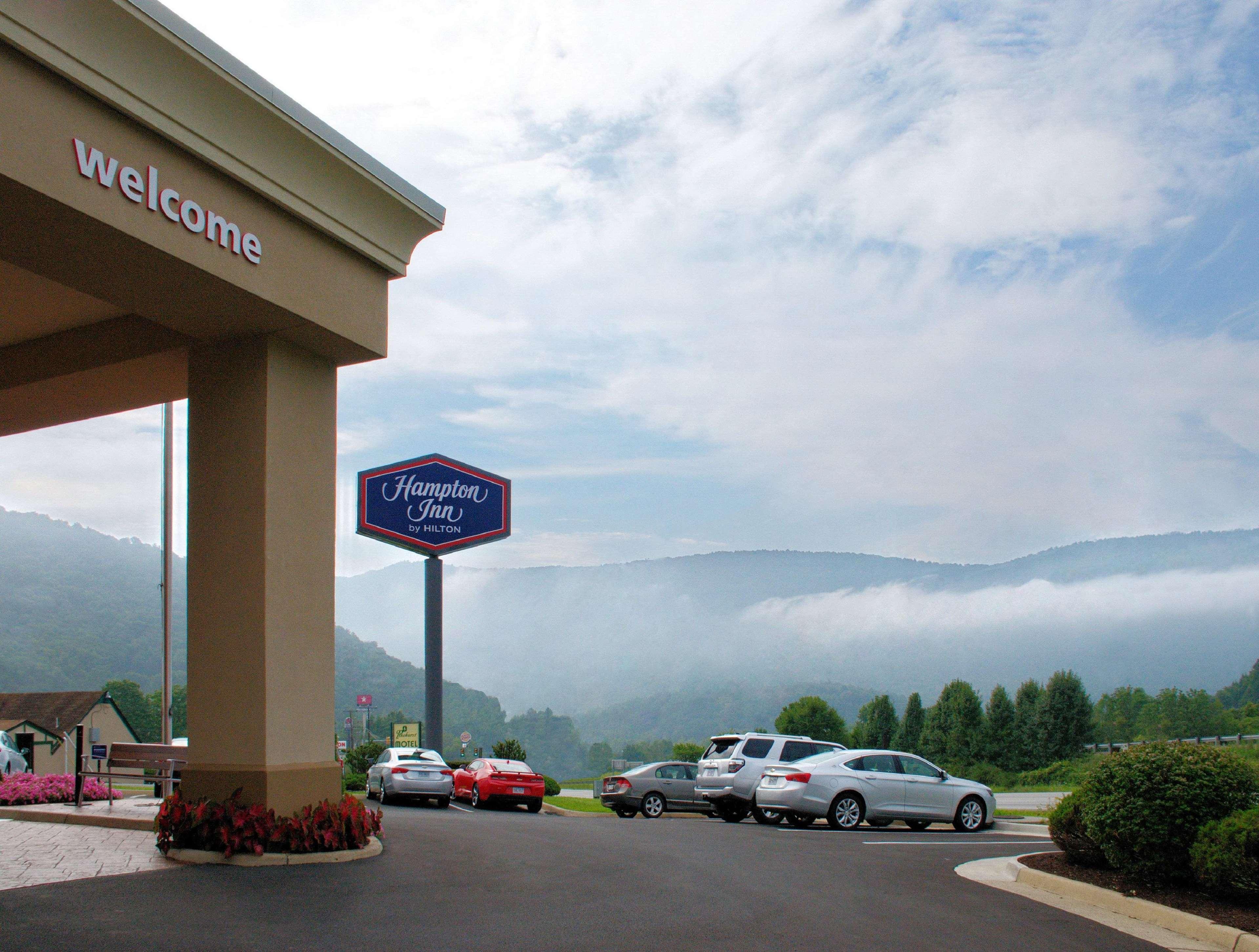 Hampton Inn Covington Va Exteriör bild