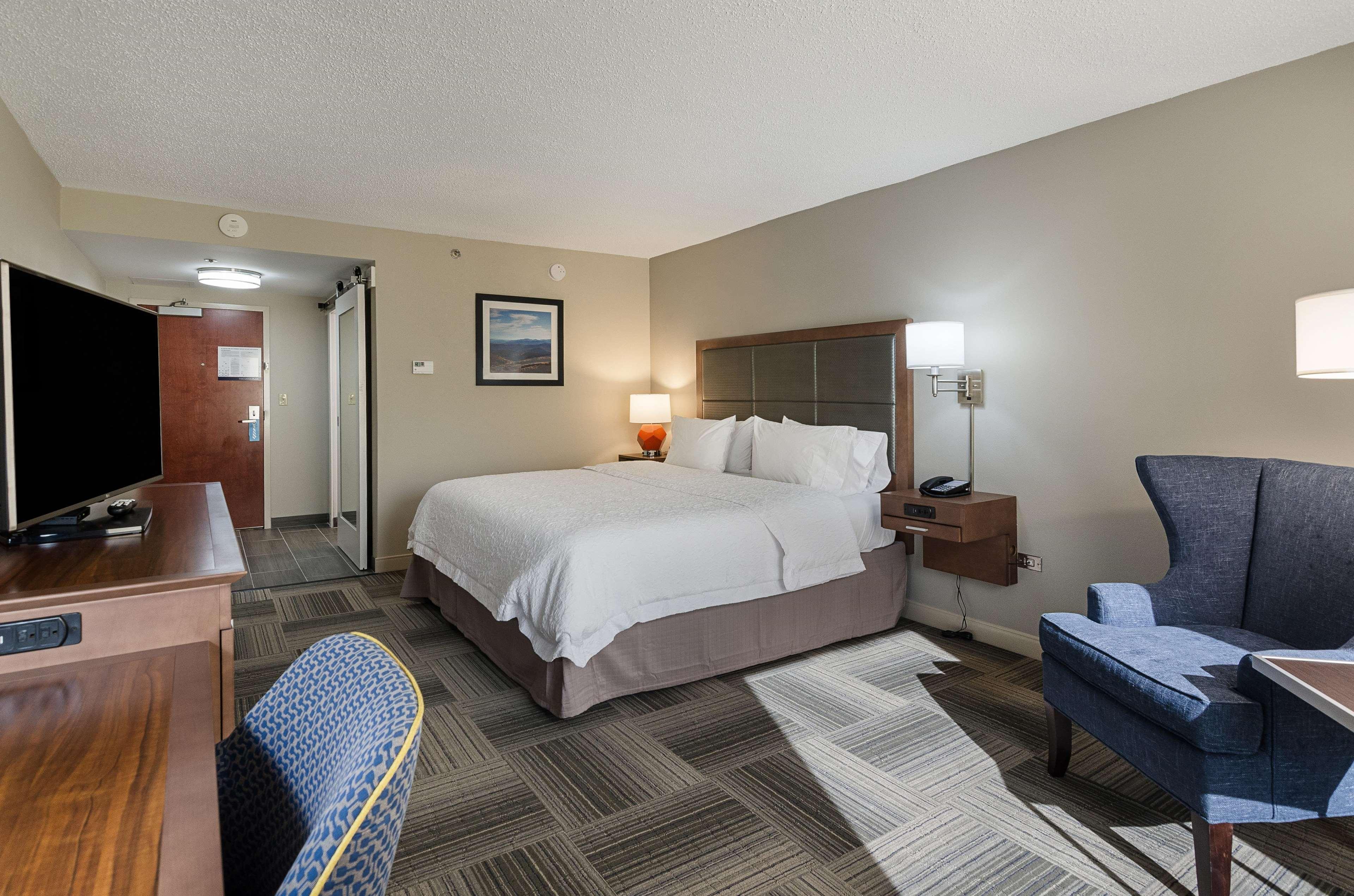 Hampton Inn Covington Va Exteriör bild