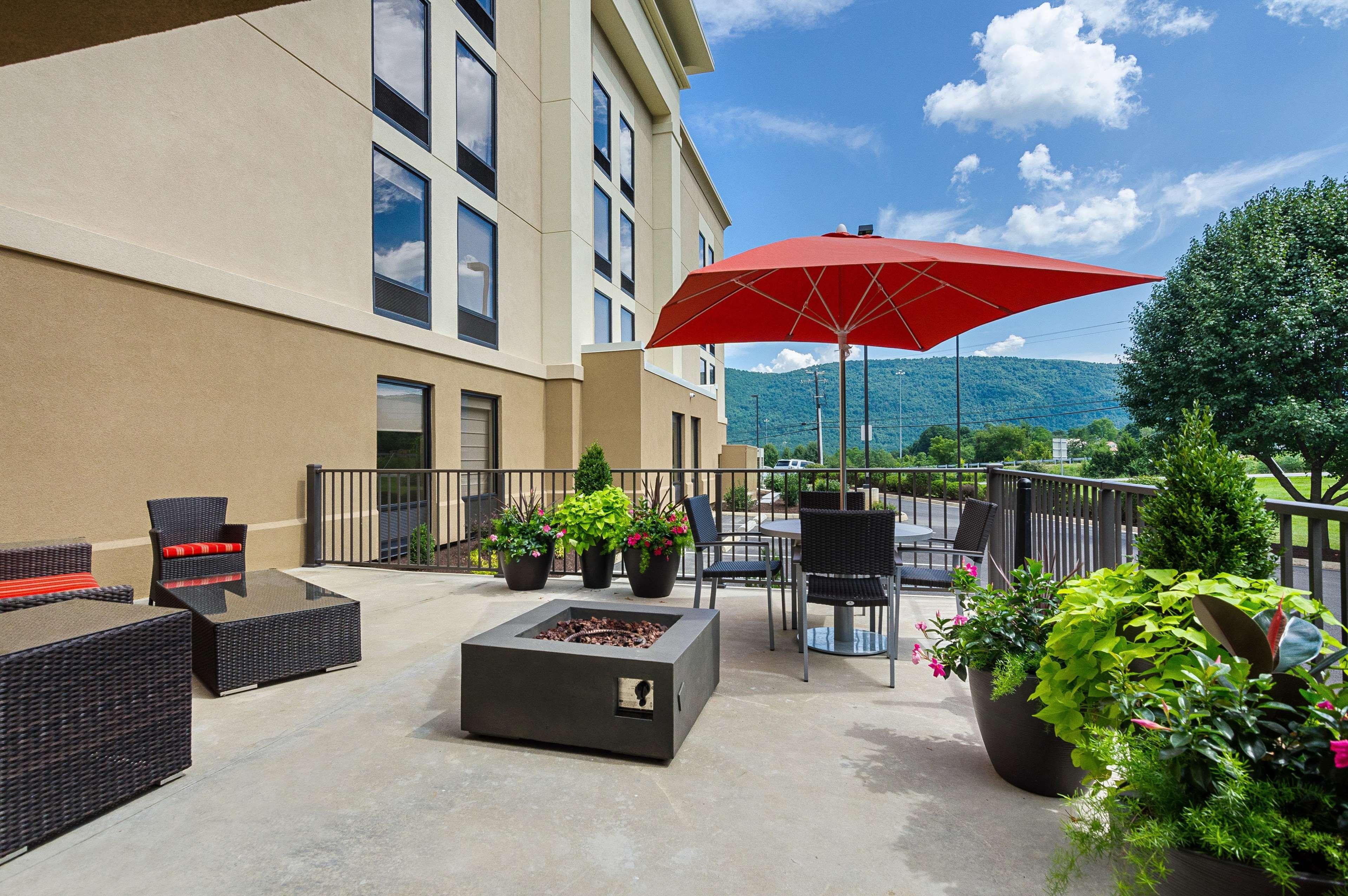 Hampton Inn Covington Va Exteriör bild