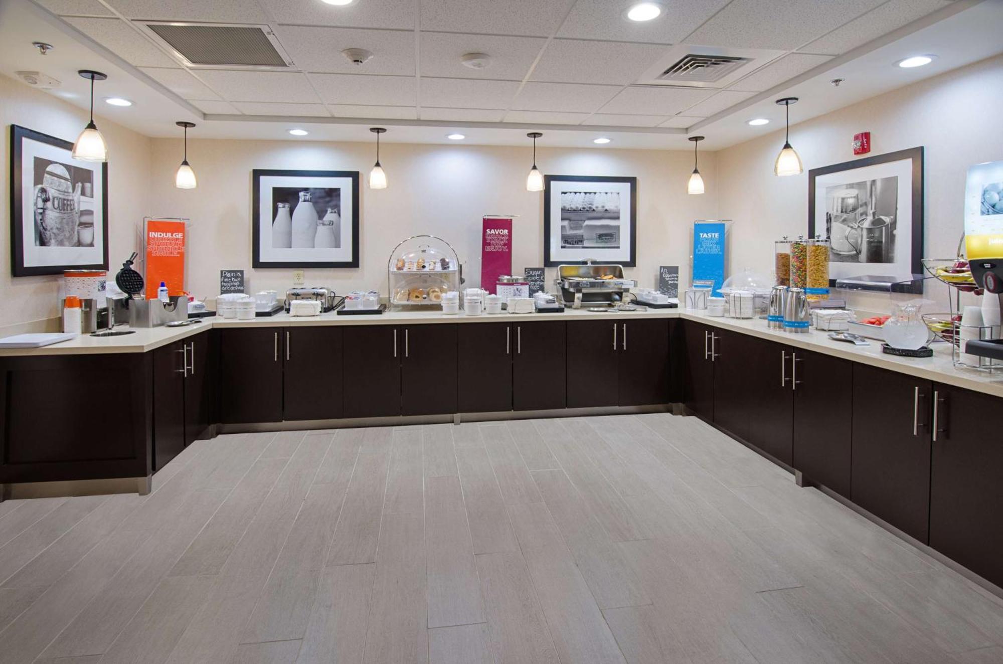 Hampton Inn Covington Va Exteriör bild