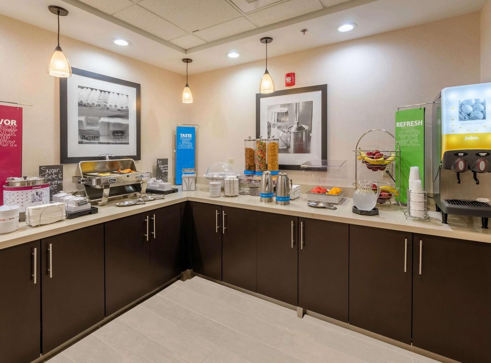 Hampton Inn Covington Va Exteriör bild